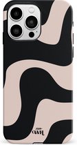 xoxo Wildhearts telefoonhoesje geschikt voor iPhone 15 Pro - Ride With Me - Single Layer - Beschermhoes met golvend patroon - Luxe hard case - zwart en beige