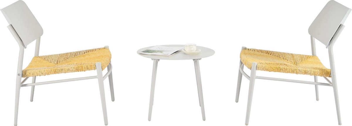 Tuinmeubelset van Merax: Twee beige stoelen en bijzettafel van rattan.