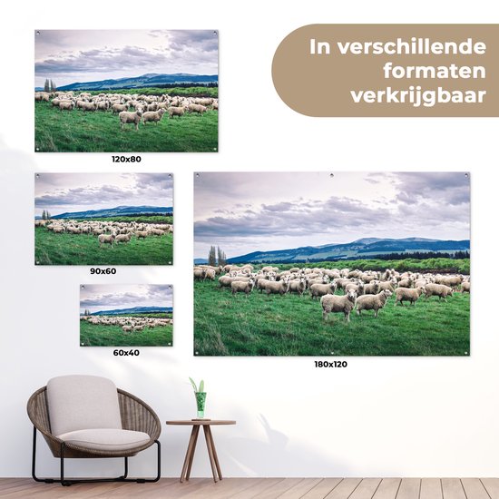 Tuinposter 120x80 cm - Tuindecoratie Schapen - Natuur - Gras - Poster voor in de tuin - Buiten decoratie - Schutting tuinschilderij - Tuindoek muurdecoratie - Wanddecoratie balkondoek