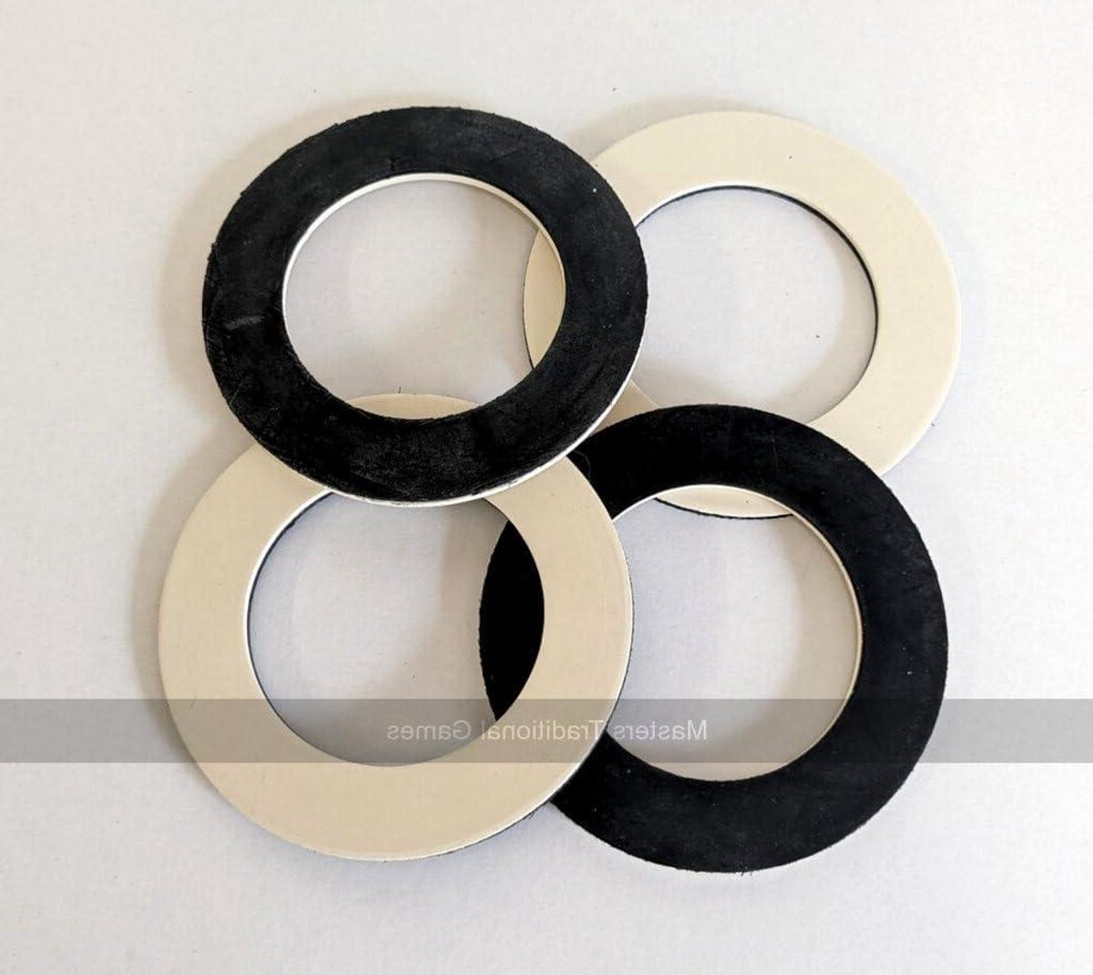 Pub Quoits Set - Ringwerpen Spel - Buiten Spelen - Omkeerbaar Zwart Wit - 100mm Diameter - One Colour