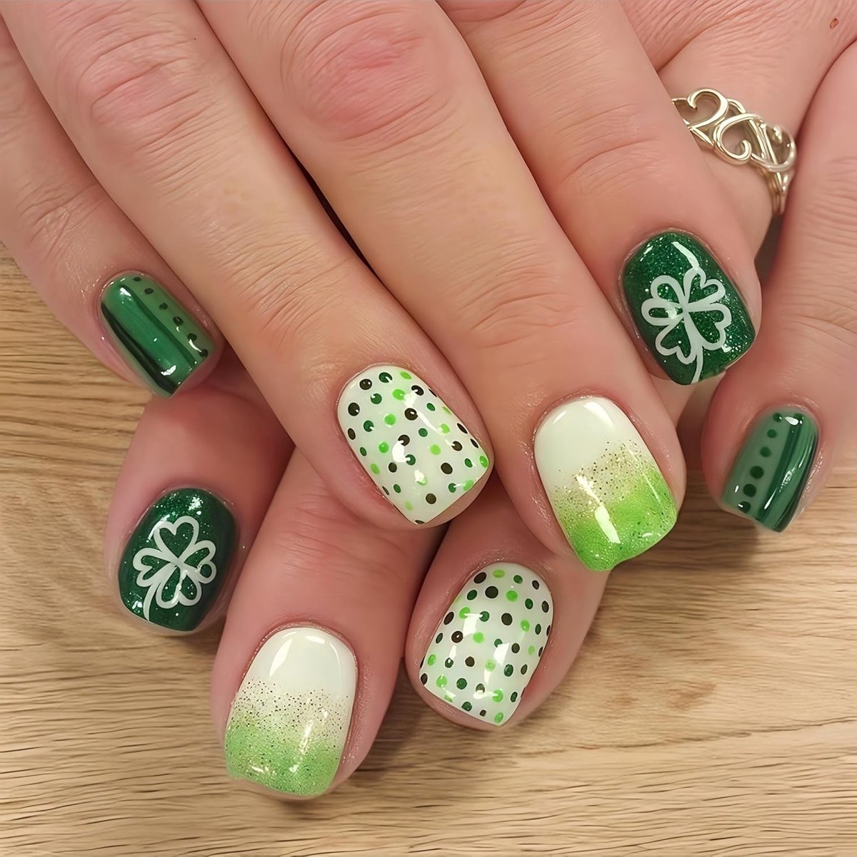 24 Stuks Korte Nepnagels voor St. Patricks Day - Groene Klavertjes, Vierkante Druknagels voor Meisjes