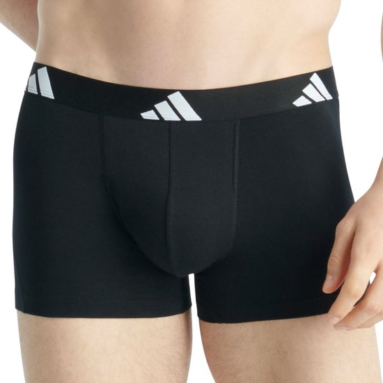 Zwarte Adidas boxershort met witte logo's op de band.
