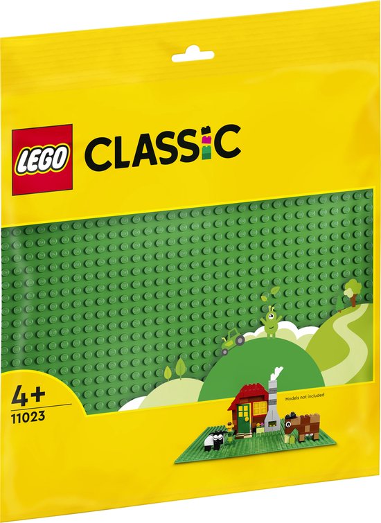 LEGO Classic groen bouwplaat, 10x10 noppen, met speels boerderijlandschap en LEGO logo.