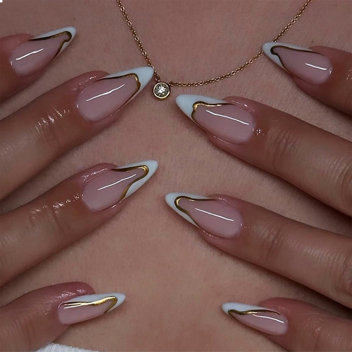 Dailygoods- Kunstnagels Medium Amandel - 24 Stuks - Glanzend - Goudkleurig - Franse Tip - Zelfklevend - Stiletto Design - Druknagels