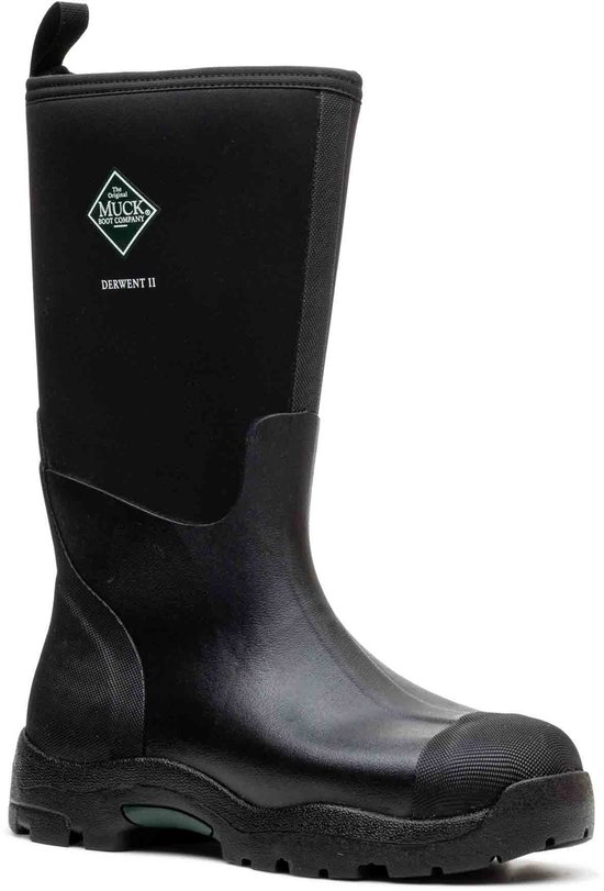 Zwarte Muck Boot Derwent II laars, van voren gezien, met een rubberen neus en profielzool.
