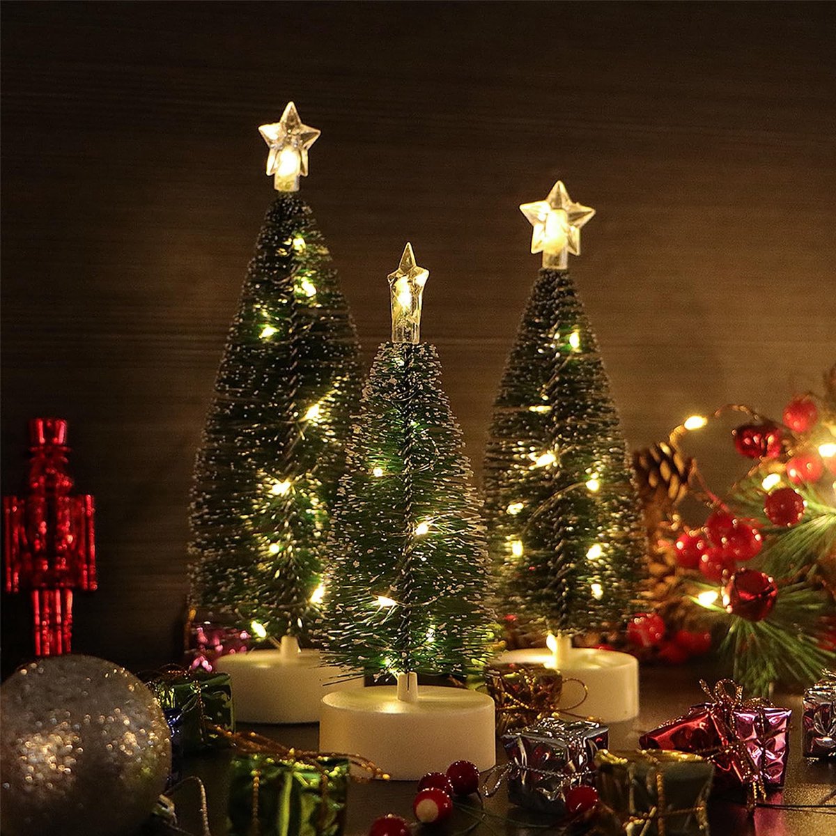 JHUBERS - Mini Kunstmatige Kerstboom - Tafelblad Decoratie - Met Verlichting - Groen - Slanke Kerstboom - Perfect voor Kerstmis - 20 cm Hoog