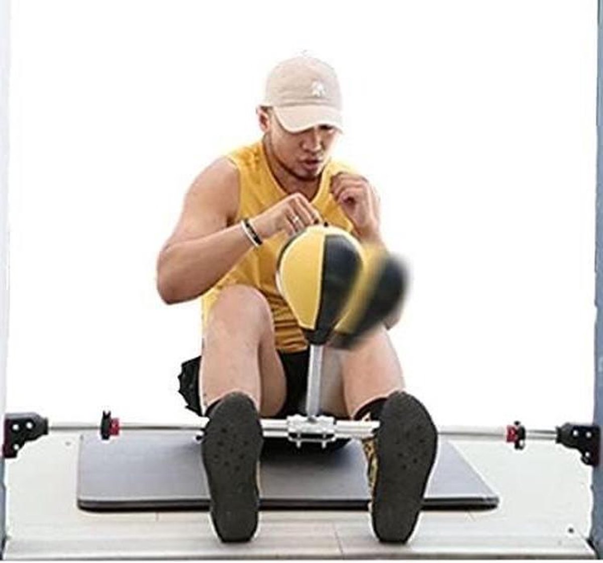 Boksbal Dubbel - Speed Bag - Training Coördinatie - Verstelbare Beugel - 22 cm Diameter - Geel Zwart