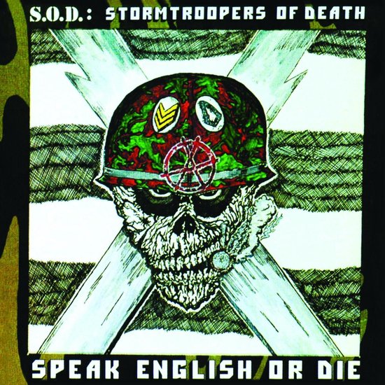 S.O.D.: Stormtroopers of Death 'Speak English Or Die' albumhoes met een doodshoofd in militair helm en gekruiste bliksemschichten.