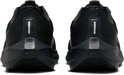 Achteraanzicht van twee zwarte Nike Air Zoom Pegasus 40 sportschoenen met reflecterende strepen.