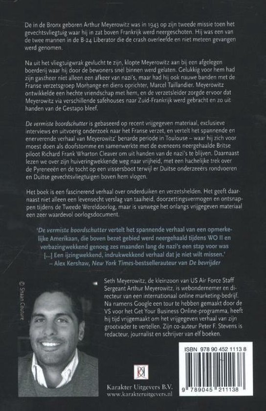 Achterkant boek 'De vermiste boordschutter' met tekst en auteur foto.