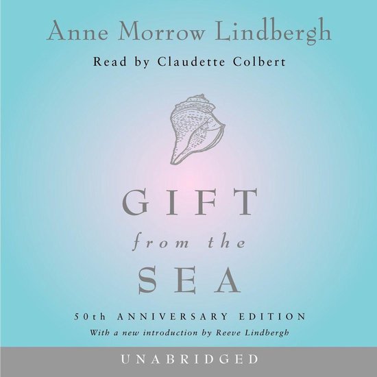 Audioboek "Gift from the Sea" van Anne Morrow Lindbergh, voorgelezen door Claudette Colbert, met een schelp-illustratie.