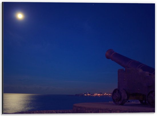 Dibond - Kanon aan de Horizon bij Nacht - 40x30cm Foto op Aluminium (Met Ophangsysteem)