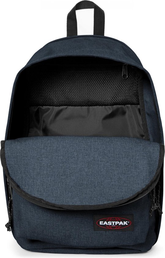 Donkerblauwe Eastpak rugzak, open.
