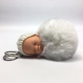 Pompom Sleutelhanger Slapende Baby Wit 8 x 11 cm