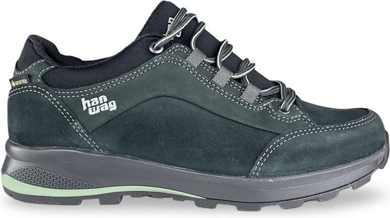 Donkergroene Hanwag wandelschoen voor dames met Gore-Tex. Subtiele groene accenten op de zoolrand.