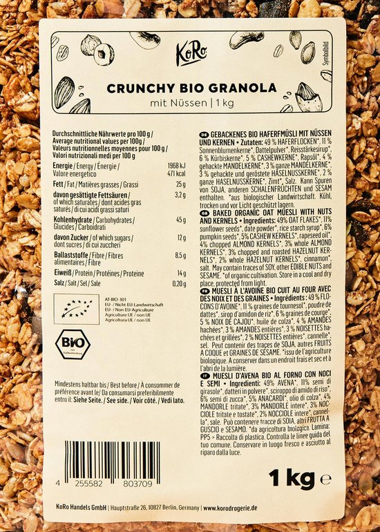 Gedetailleerde productinformatie op een zak knapperige biologische granola met noten.