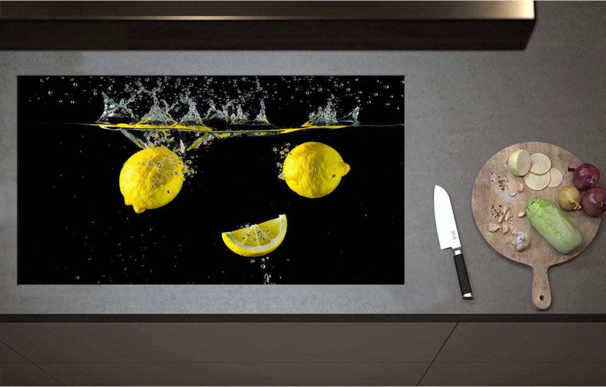 Inductieplaat Beschermer - Citroenen in Water - 95x52 cm - 2 mm Dik - Inductie Beschermer - Bescherming Inductiekookplaat - Kookplaat Beschermer van Zwart Vinyl