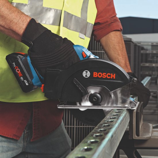 Bosch GKM 18V-50 Professional scie circulaire à métaux sans fil 18 V 136 mm (06016B8001) Brushless + L-Boxx - sans batterie, sans chargeur