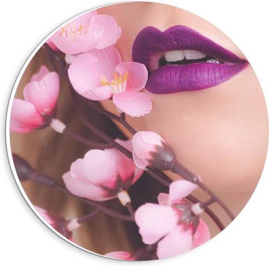 Forex Wandcirkel - Roze Bloementjes bij Paarse Lippen - 20x20cm Foto op Wandcirkel (met ophangsysteem)