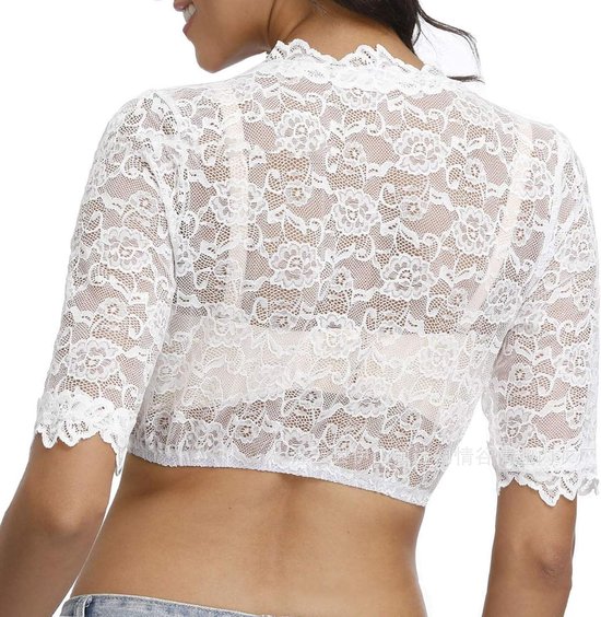 Witte kanten bolero van achteren gezien. Korte mouwen, hoge hals, bloemendessin.