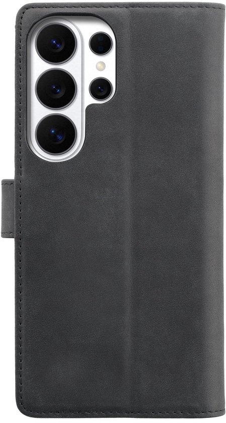 Zwart suède telefoonhoesje, achterkant met uitsparing voor camera met 8 lenzen.