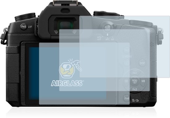 Un protecteur d'écran transparent AIRGLASS est placé sur le dos d'un appareil photo Panasonic Lumix DMC-G81.