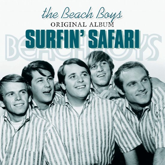 Vijf mannen in gestreepte overhemden, de albumhoes van The Beach Boys' Surfin' Safari.