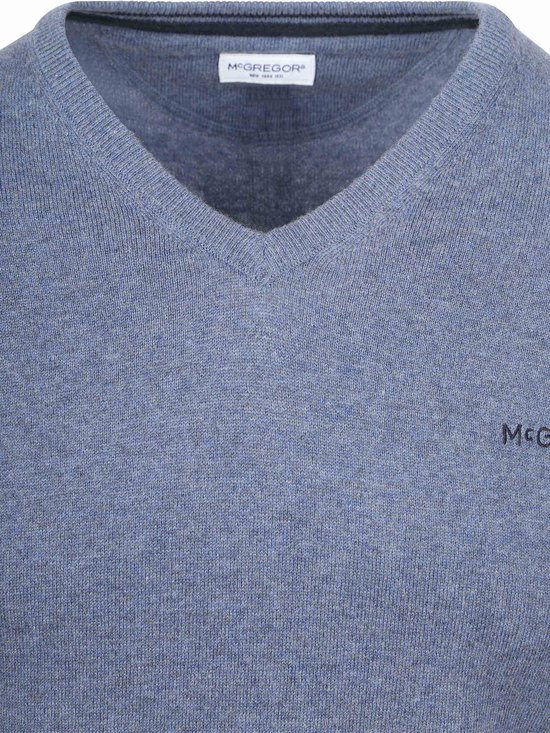 Close-up van halslijn van een blauwe McGregor trui met 'McGregor New York' label.