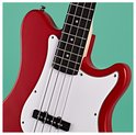 Close-up van een rode VISIONSTRING basgitaar, detail van de body, hals en toets.