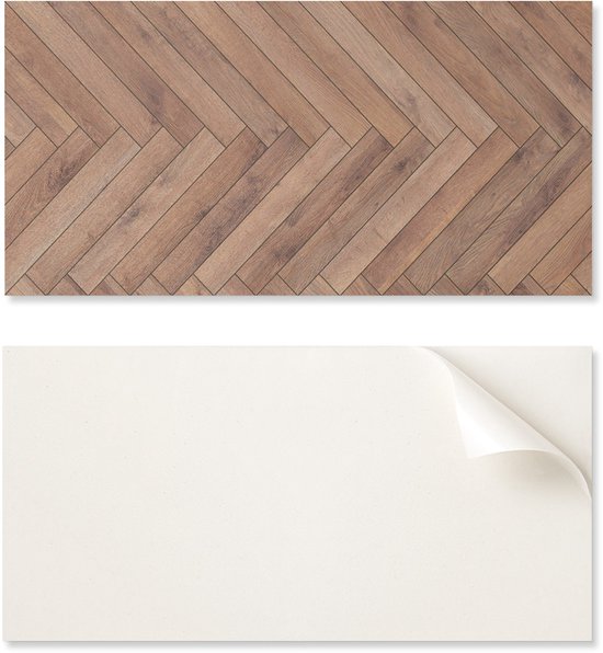 Houten paneel met visgraatpatroon en een wit vel papier.