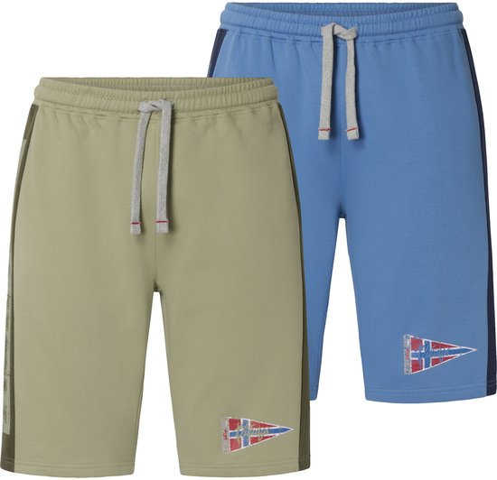Set van twee joggingbroeken, een lichtblauwe en een kaki, beide met zijkanten en vlag-embleem.