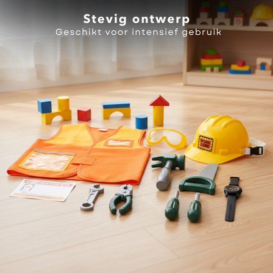 Bouwvakker verkleedset liggend op de grond: oranje hesje, gele helm, veiligheidsbril, hamer, zaag, schroevendraaiers, moersleutel, tang en horloge.