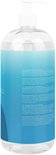 Arrière d'une bouteille transparente avec distributeur à pompe blanc. Vue partielle d'un dégradé bleu clair avec du texte.