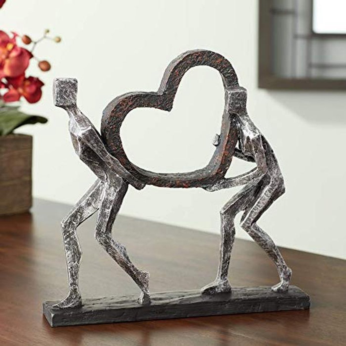 Abstracte sculptuur met menselijke figuren en hart - 12 inch hoog