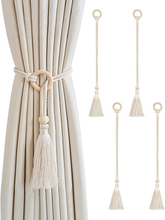Rideau beige avec cordon, anneau en bois, perle en bois et gland, à côté de quatre autres attaches de rideaux.
