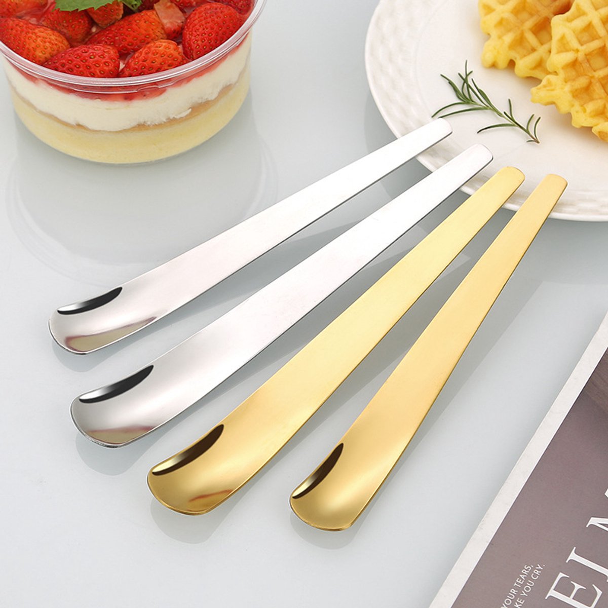 4 stuks dessertlepels, duurzame roestvrijstalen ijslepels met lange steel, koffieroerlepels, goudkleurige en zilverkleurige platte taartlepels