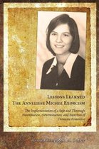 Boekomslag: Lessen Geleerd: De Anneliese Michel Exorcisme. Een foto van een jonge vrouw staat linksboven. De tekst op de omslag is in het Engels.