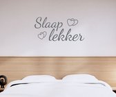 Stickerheld - Muursticker Slaap lekker - Slaapkamer - Droom zacht - Hartjes - Nederlandse Teksten - Mat Donkergrijs - 41.3x86.3cm