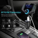 Zwarte BT70 FM-transmitter met 1.65" display, met iconen voor functies zoals Bluetooth, AUX en handsfree.