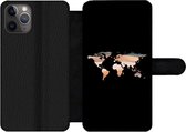 Bookcase Geschikt voor iPhone 11 Pro telefoonhoesje - Wereldkaart - Verf - Zwart - Met vakjes - Wallet case met magneetsluiting