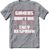 Gamers don't die pixel T-shirt | Rood | Gaming kleding | Grappig game verjaardag cadeau shirt Heren – Dames – Unisex | - Donker Grijs - Gemaleerd - XL