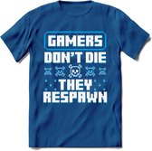 Gamers don't die pixel T-shirt | Blauw | Gaming kleding | Grappig game verjaardag cadeau shirt Heren – Dames – Unisex | - Donker Blauw - XXL