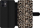 Bookcase Geschikt voor iPhone 12 telefoonhoesje - Panterprint - Bruin - Luxe - Met vakjes - Wallet case met magneetsluiting