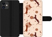 Bookcase Geschikt voor iPhone 11 telefoonhoesje - Patronen - Kat - Maan - Pastel - Meisjes - Kinderen - Kids - Met vakjes - Wallet case met magneetsluiting