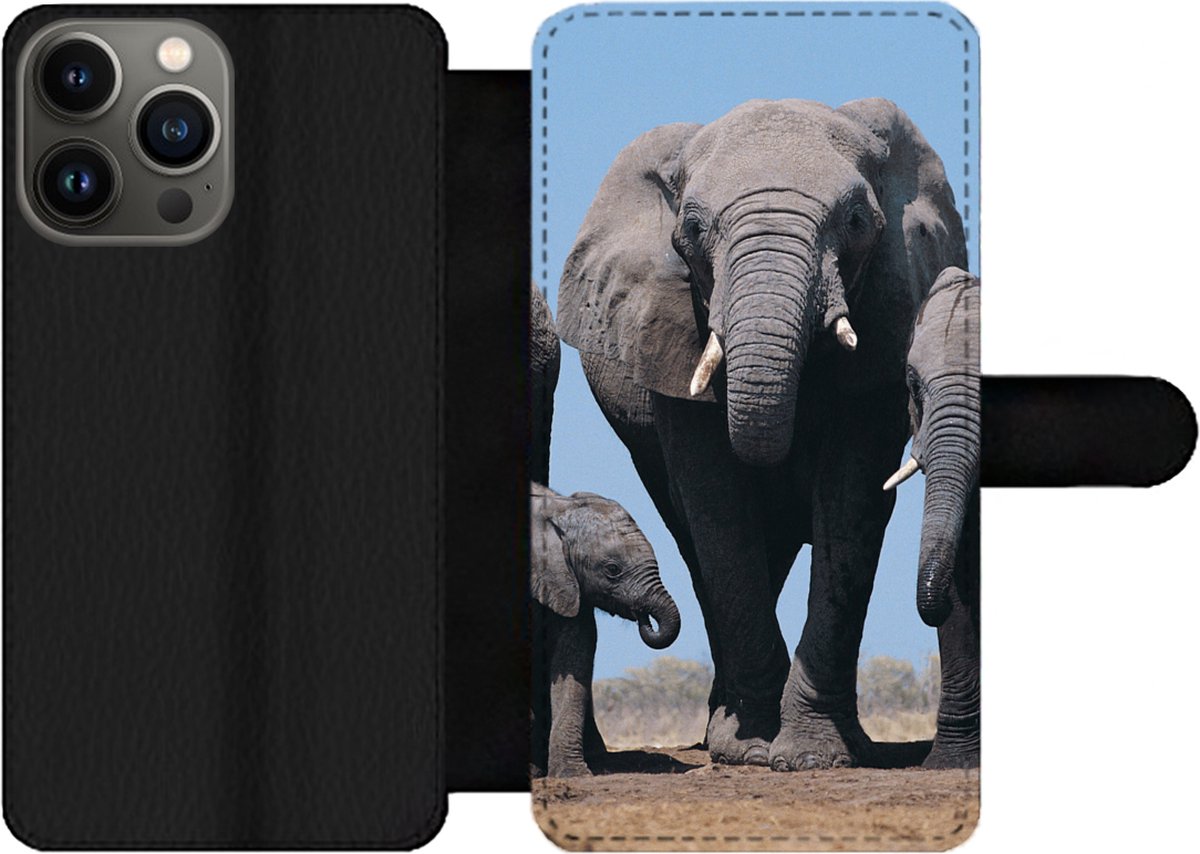 Telefoonhoesje Geschikt voor iPhone 13 Pro Max telefoonhoesje - Olifant - Vlakte - Dieren - Natuur - Met vakjes - Wallet case met magneetsluiting