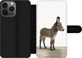 Bookcase Geschikt voor iPhone 13 Pro telefoonhoesje - Ezel - Dieren - Kinderen - Lief - Schattig - Meisjes - Jongens - Met vakjes - Wallet case met magneetsluiting