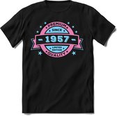 1957 Premium Quality | Feest Kado T-Shirt Heren - Dames | Licht Roze - Licht Blauw | Perfect Verjaardag Cadeau Shirt | Grappige Spreuken - Zinnen - Teksten | Maat L