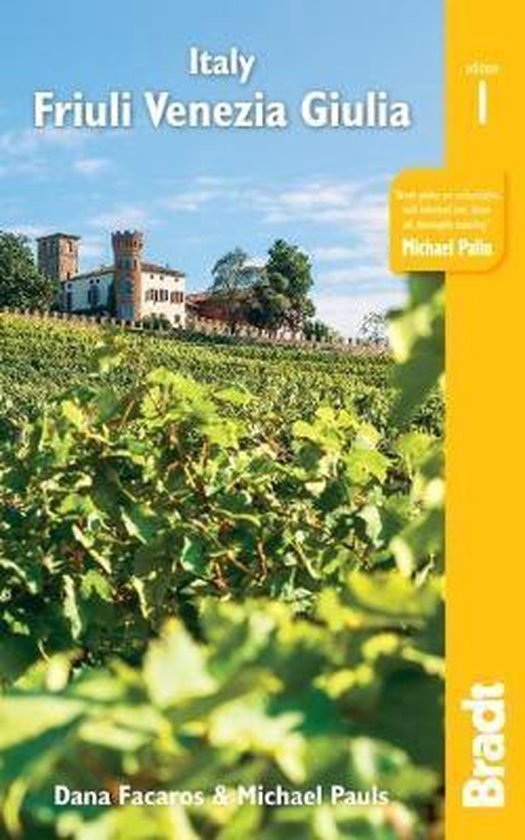 Boek van Bradt over Friuli Venezia Giulia, Italië, met een wijngaard op de voorgrond en een kasteel op de achtergrond.