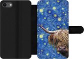 Bookcase Geschikt voor iPhone 7 telefoonhoesje - Sterrennacht - Van Gogh - Schotse hooglander - Met vakjes - Wallet case met magneetsluiting