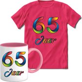 65 Jaar Vrolijke Verjaadag T-shirt met mok giftset Roze | Verjaardag cadeau pakket set | Grappig feest shirt Heren – Dames – Unisex kleding | Koffie en thee mok | Maat L